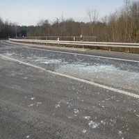 2016-03-01_a45_glasscherben_auf_fahrbahn_2.jpg