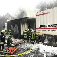 einsatze_20202020-12-15_b_3_-_lkw_auf_bab_4.jpg
